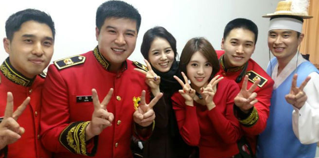 Kim Sa Eun si esibisce con il marito Sungmin e con Shindong dei Super Junior