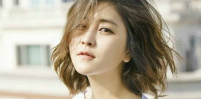 I retroscena del drama “Start Again” mostrano una sorridente Park Min Ji