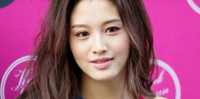 L’ex membro delle Rainbow Jaekyung da inizio alla sua carriera di attrice con la Namoo Actors