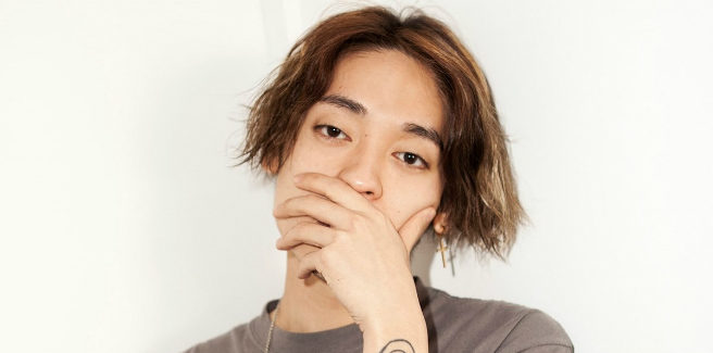 Okasian firma un contratto con la Black Label della YG