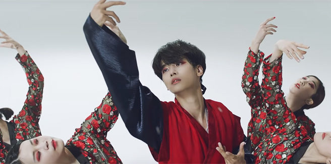 N dei VIXX si esibisce nell’elegante e spettacolare ‘Fate’