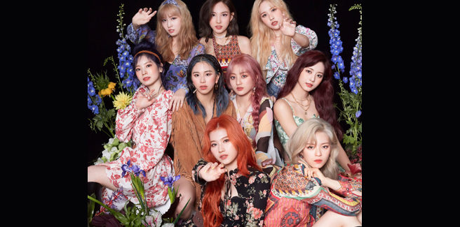 Le TWICE in versione tropical hippie in ‘More & More’
