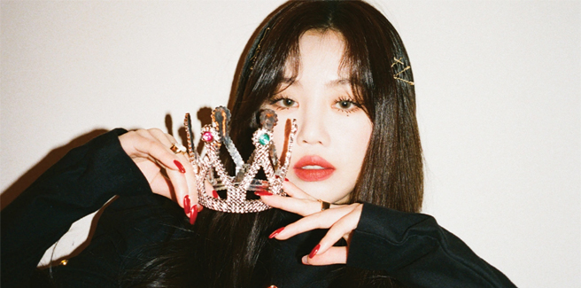 Soojin, ex-(G)I-dle, torna a ballare con “BLACK FOREST”