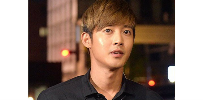 Kim Hyun Joong dei SS501 tiene una conferenza per la gravidanza della sua ex-fidanzata e il bambino
