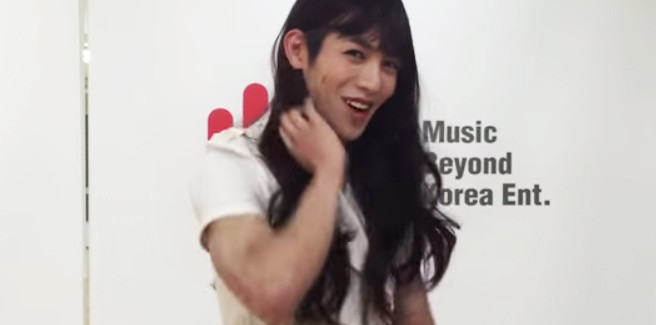 Yuhwan degli SPEED diventa una donna sexy per i fan