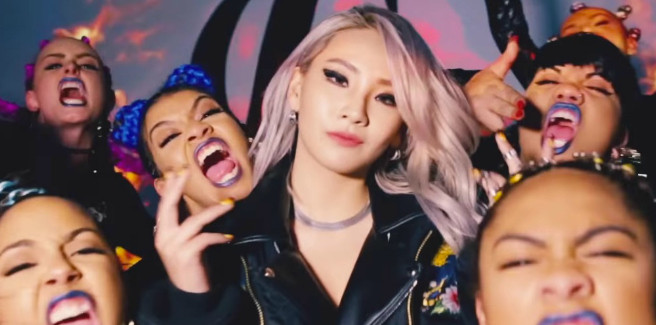 Tutti pazzi per la dance performance di CL con “Hello Bitches”