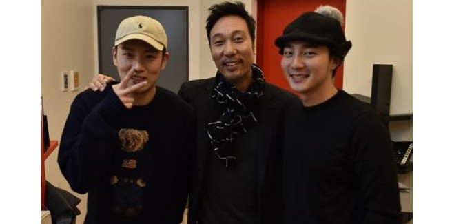 Roy Kim e Lee Moon Sae cantano ‘This Christmas’ insieme a Hanhae