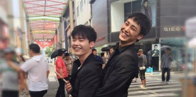 Lee Jong Suk e Lee Tae Hwan condividono foto del dietro le quinte del loro nuovo drama