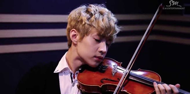 Henry dei Super Junior regala ai fan una breve versione al violino di “Girlfriend”