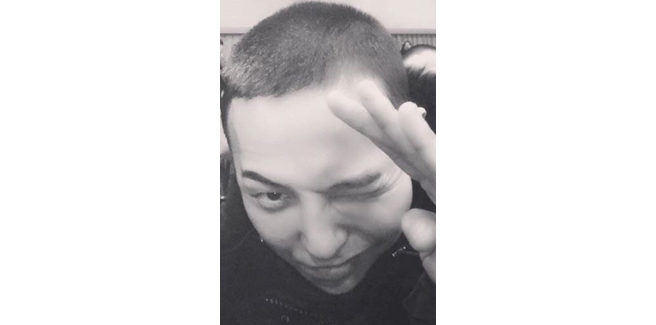 G-Dragon dei BIGBANG coi capelli rasati e nuove informazioni sulla divisione ‘White Skull’