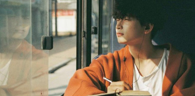 Jinwoon dei 2AM nell’MV della romantica ‘Erasing’