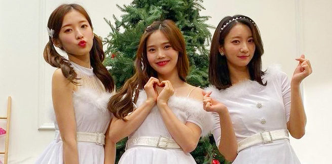 Le dolcissime OH MY GIRL BANHANA nella natalizia ‘Snow Ball’